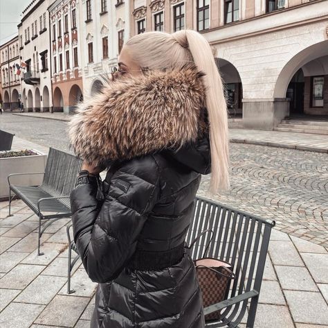 Cozy Sunday, Women Winter Fashion, Girls Fur, Quilted Parka, Fur Hood, Warm Coat, Down Coat, New Stuff, Down Jacket