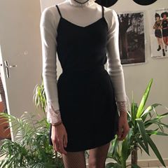 Dress Over Turtleneck, T Shirt Under Dress, Shirt Under Dress Outfit, Turtleneck Under Dress, White Turtleneck Outfit, Shirt Under Dress, Dress Layering, Vintage 90s Dress, Turtleneck Outfit