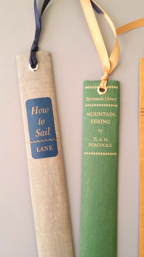 Old Book Crafts, Recycled Books, Crochet Geek, Thrift Store Crafts, Diy Bookmarks, Bee Crafts, Book Marks, Book Folding, Upcycled Crafts