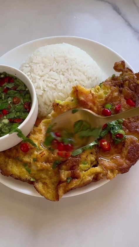 Kai Jeow, Shrimp Omelette, Thai Chili, Homemade Cookbook, Breakfast Casseroles, Fall Recipe, Best Breakfast Recipes, Green Onion, Thai Style