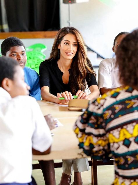 Amal Clooney Work Outfits, Amal Clooney Aesthetic, Amal Clooney Work, Intelligent Women Aesthetic, Successful Career Woman, International Lawyer, Kate Core, Lawyer Style, Woman Leader