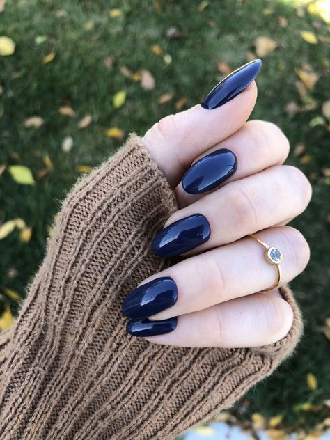 Blue Almond Nails, Sophisticated Nails, Summer Nails Almond, Money Nails, Dark Blue Nails, Kutek Disney, Smink Inspiration, Minimal Makeup, Almond Shape Nails