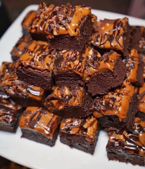 🔥 Seafood & Soul Food Recipe Foodies 😋 We The Original! | Homemade salted caramel fudge brownies 😋😋 Caramel Fudge Brownies, Soul Food Recipe, Soul Food Recipes, Homemade Salted Caramel, Food Recipes Homemade, Salted Caramel Fudge, Caramel Fudge, Junk Food Snacks, Food Babe