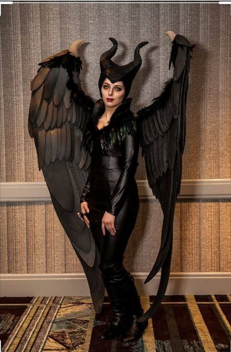 Cosplay Characters For Women, Maleficent Costume Diy, Angel Costume Diy, Maleficent Halloween Costume, Dark Angel Costume, Original Costumes, Maleficent Cosplay, Maleficent Halloween, Cosplay Tumblr