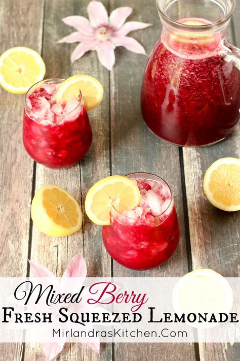 Lemonade Beyonce, Berry Lemonade, Homemade Lemonade Recipes, Berry Drink, Fresh Squeezed Lemonade, Homemade Lemonade, Lemonade Recipes, Fresh Fruits, Smoothie Drinks