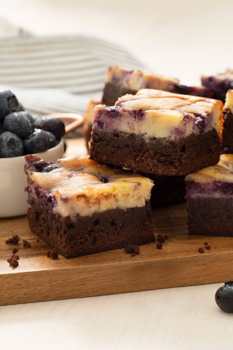 Blueberry Swirl Cheesecake, Cheesecake Bar, Highbush Blueberry, Swirl Cheesecake, Blueberry Compote, Cinnamon Recipes, Healing Foods, Blueberry Bushes, Cheesecake Brownies