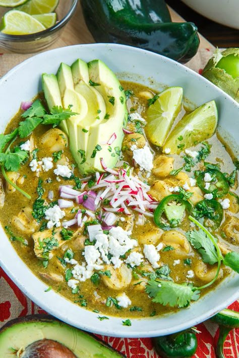 Pozole Verde de Pollo (Green Mexican Hominy and Chicken Soup) Authentic Pozole, Green Chicken Recipe, Pork Pozole, Chicken Pozole, Pozole Verde, Pozole Recipe, Recipe Pork, Verde Recipe, Green Chicken