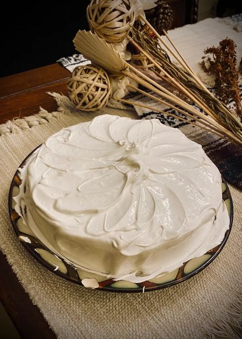 Vintage Recipe: White Mountain Cake - Homestyle Alchemy White Mountain Cake, White Mountain Frosting, Moon Pie Cake, Vanilla Sheet Cakes, Mountain Cake, Moon Pies, Rustic Decorations, Light Cakes, Easy Designs