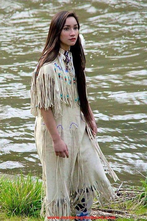 Beautiful💕 American Indian Girl, Native American Dress, Native American Woman, Native American Images, Make Up Ideas, American Dress, Native American Pictures, Native American Photos, Indian People