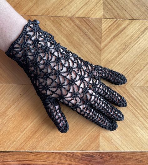 Spiderweb Crochet, Crochet Inspo, Crochet Gloves, Style Ideas, Gloves, Vintage Fashion, Sewing, Crochet, Clothes