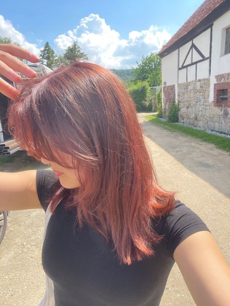 Red Shoulder Length Hair, Below Shoulder Length Hair, Red Hair With Bangs, Shoulder Length Hair With Bangs, Burgundy Curtains, Hair With Curtain Bangs, Red Hair Inspo, Burgundy Hair, Curtain Bangs