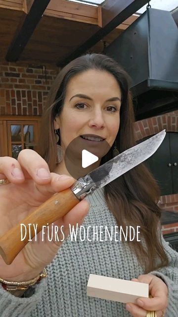 Land & Liebe on Instagram: "DIY fürs Wochenende...das erste in diesem Jahr und da der 18. Geburtstag unserer ältesten Tochter vor der Tür steht hab ich mich für was "bleibendes" und selbstgemachtes entschieden...mit grossen Flügeln, denn die brauchts um ihr folgen zu können 😇 Viel Spaß! #diy #diyprojects #diycrafts #diyhomedecor #holz #handwerk #woodworker #wooddesign #selbermachen #holzarbeiten #angel #engel #carving #woodcarving #landhaus #country #farmhouse #farmhousestyle #countrystyle" Diy Wood Gifts, Diy Holz, Instagram Diy, Wood Gifts, Country Farmhouse, Wood Diy, Spa, Wood, Gifts