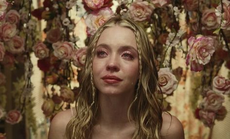 sydney as cassie in the latest episode of euphoria, crying with a background of hanging roses Eric Dane, I Love Cinema, Patrick Swayze, Movie Shots, Arte Inspo, Cinematic Photography, Film Aesthetic, Film Stills, John Lennon