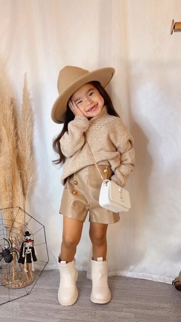 Kids Autumn Outfits, Toddler Winter Outfits Girl, Baby Girl Outfits Fall, Girls Fasion, Kids Fashion Wear, Kids Fall Outfits, Girls Winter Fashion, Kids Winter Outfits