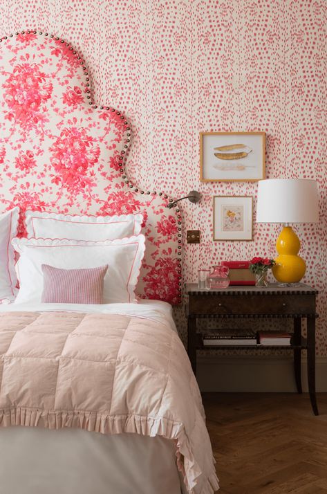 Room Wallpaper Bedroom, Red Interior Design, Decor Color Schemes, Eclectic Home Decor, Eclectic Bedroom, Wallpaper Tumblr, Room Deco, Wallpaper Bedroom, Room Wallpaper