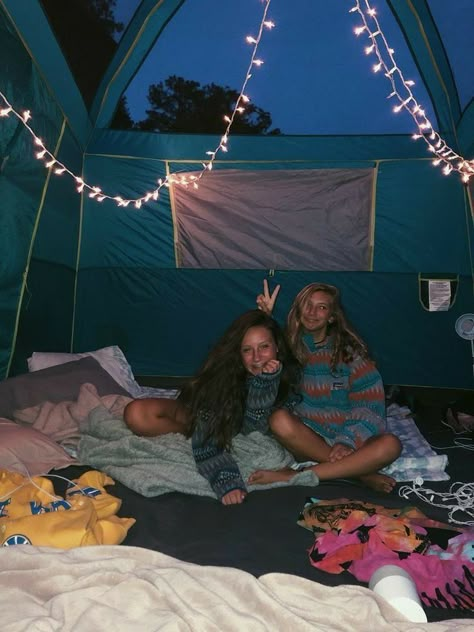 Camping Pictures With Friends, Camping With Friends, Camping Friends, Vsco Film, Bff Pics, Camping Diy, Ideas For Camping, Camping Photography, Camping Aesthetic