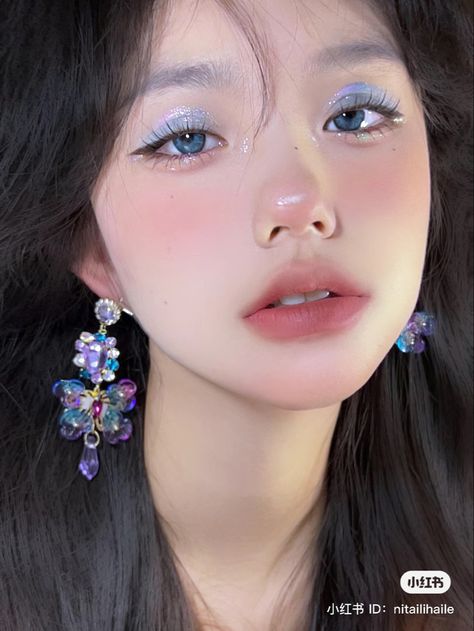 Blue Tone Makeup, Douyin Beauty, Cinderella Makeup, Shine Makeup, Disco Makeup, Makeup Layout, Jewel Makeup, Butterfly Makeup, Chinese Makeup