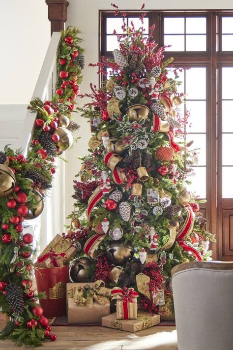 Deck the Halls with Bells & Baubles! | Jeannie Pence Dinner Party Christmas, Nails Thanksgiving, Christmas Tree Decor Ideas, Tree Decor Ideas, Creative Christmas Trees, Christmas Tree Decorations Diy, Wallpaper Green, Christmas Tree Inspiration, Green Bean Casserole