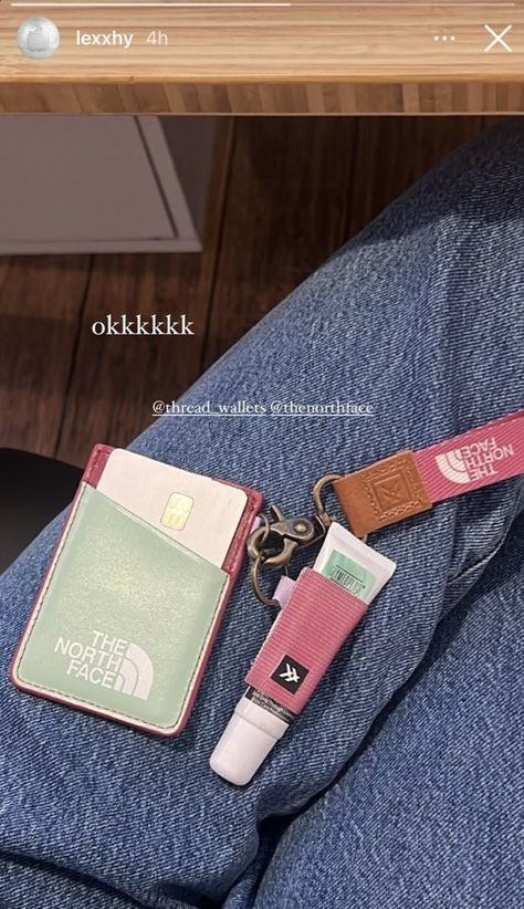 Car Keychain Ideas, Thread Wallets, Wallet Keychain, Girly Car Accessories, Inside My Bag, Purse Essentials, Girly Car, Car Essentials, Handbag Essentials