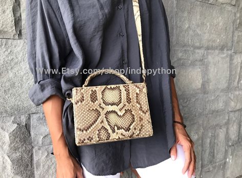 Python bag #snakeskin purse #gift for her #python purse #python handbag #snakeskin bag #trunk purse #beige purse #trunk bag #beige bag by IndoPython on Etsy Mint Bag, Beige Purse, Python Handbags, Purse Ideas, Python Bags, Beige Purses, Unique Handbag, Snakeskin Purse, Python Skin