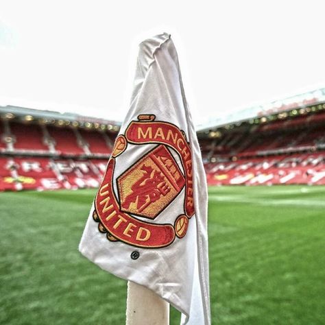 United corner flag Manchester United Flag, Manchester United Old Trafford, United Wallpaper, Manchester United Wallpaper, Tim Cook, Rat Man, Man U, كريستيانو رونالدو, Famous Men