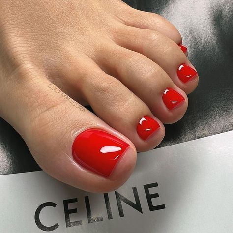 These pedicure sets are SO CLEAN! SO IN LOVE ✨👉😍🖤 🔥💅 Swipe for more 👉👉💅❤️ ✨✨ share with friends & rate these nail looks 1-7? 😍 👉👉👉 Follow… | Instagram Red Orange Pedicure, Red Nails And Toes Matching, Toe Nails Natural, Red Pedicure Ideas, Orange Pedicure, Red Pedicure, Red Toes, Red Toenails, Press On Toenails