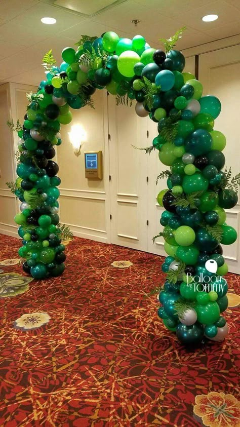 Decoration Communion, Jurassic Park Birthday Party, Jungle Theme Birthday Party, Dinosaur Birthday Theme, Balloons Galore, Jurassic Park Birthday, Jungle Thema, Jungle Theme Birthday, Dinosaur Themed Birthday Party