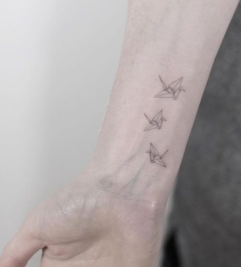 100 Of The Best Small Tattoos - Tattoo Insider Paper Crane Tattoo, Small Geometric Tattoo, Best Small Tattoos, Origami Tattoo, Beautiful Tattoo Designs, Female Tattoo Ideas, Crane Tattoo, Animal Geometric, Tattoos Sleeve