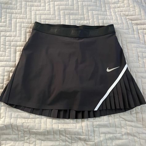 Nike golf skirt Athletic Outfits Skirt, Nike Mini Skirt, Black Nike Tennis Skirt Outfit, Nike Skirt Outfit, Golf Skirt Outfit, White Golf Skirt, Tennis Dress Outfit, Nike Dress, Nike Skirt