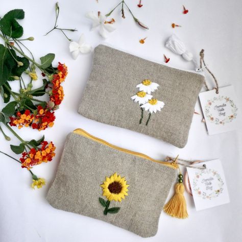 Embroidery Wallet, Cute Embroidery Patterns, Embroidery Jeans Diy, Tot Bag, Embroidery Purse, Embroidery Mini, Sunflower Daisy, Embroidery Stitches Beginner, Simple Hand Embroidery Patterns