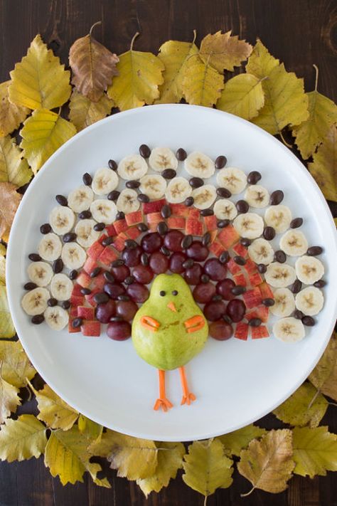 Appetizer: Turkey Fruit Platter – these turkey-shaped trays of fruit and veggies are popular ways to serve healthy appetizers—just make sure to snap a photo of your masterpiece before your guests dig in! Find more popular Thanksgiving menu ideas here. Healthy Thanksgiving Snacks, Gluten Free Thanksgiving Menu, Turkey Fruit Platter, Turkey Fruit, Thanksgiving Appetizers Healthy, Chocolate Covered Raisins, Thanksgiving Snacks, Best Thanksgiving Recipes, Gluten Free Thanksgiving