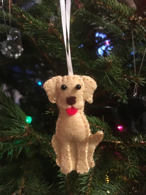 Felt Dog Ornament Pattern Free, Felt Golden Retriever Pattern, Felt Golden Retriever, Golden Doodle Felt Ornament, Diy Felt Dog Christmas Ornaments, Felt Dogs Ornaments, Felt Baubles, Golden Retriever Felt Ornament, Felt Dog Ornament