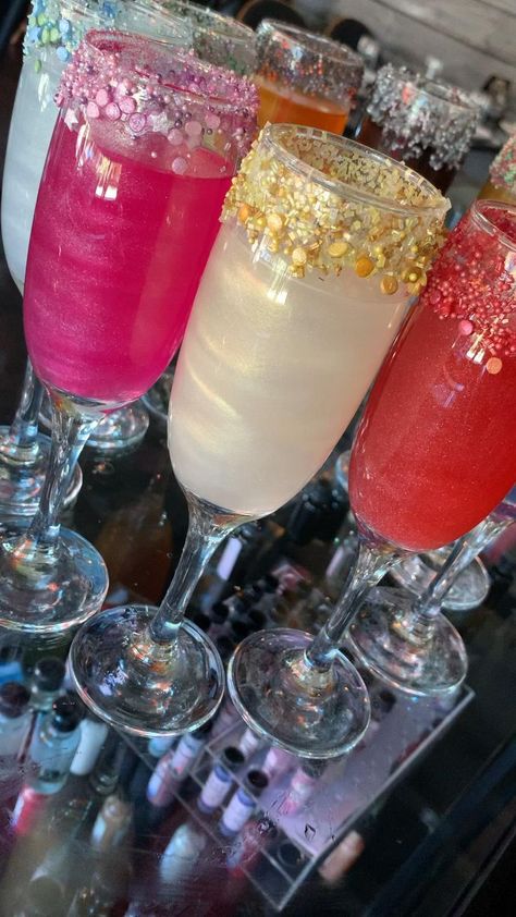 Simply Stunning Cocktail Glitter! [Video] | Yummy alcoholic drinks, Boozy drinks, Alcoholic drinks Shimmering Cocktails, Glitter Drinks Alcohol, Cocktail Party Decorations Night, Cocktail Decoration Ideas, Glitter Party Ideas, Garnish Drink, Glitter Drinks, Glitter Cocktails, Bday Party Ideas