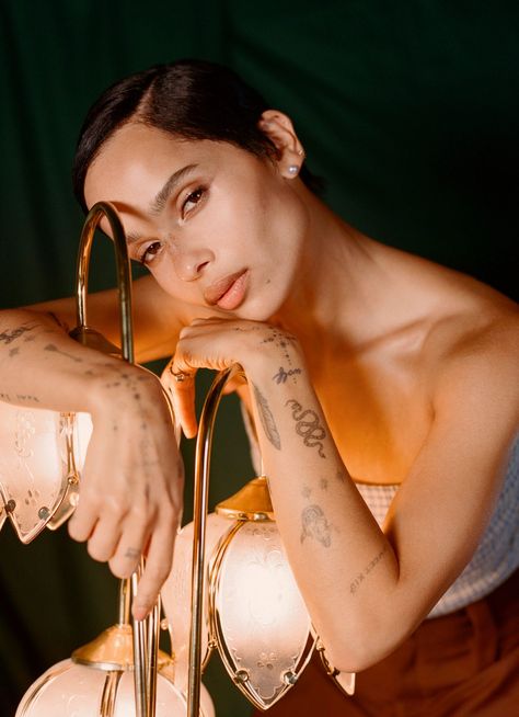 Zoe Kravitz Tattoos, Celebrity Tattoos Women, Zoey Kravitz, South Asian Women, Zoe Isabella Kravitz, Zoë Kravitz, Celebrity Style Icons, Lisa Bonet, Finger Tattoo