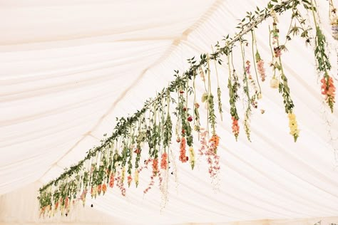 Flower Garland Backdrop, Diy Garden Wedding, Hanging Flowers Wedding, Flower Bunting, Flower Garland Diy, Flower Garland Wedding, Wedding Moodboard, Grace Love, Wedding Inspired