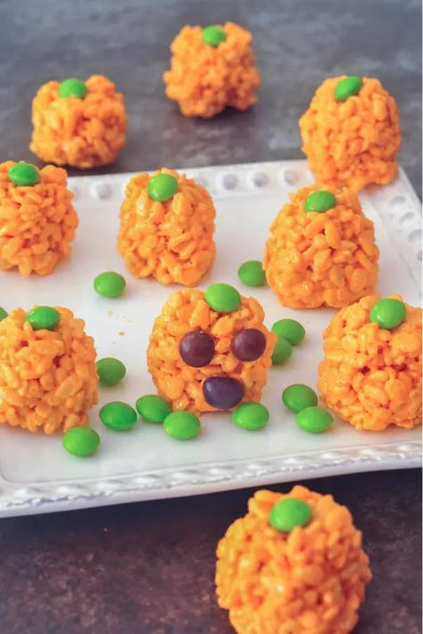 Vegan Crispy Treat Pumpkin Patch @spabettie Vegan Halloween Recipes, Vegan Rice Crispy Treats, Mummy Treats, Pumpkin Shapes, Vegan Halloween Food, Rice Crispy Treat, Making Sugar Cookies, Vegan Halloween, Orange Food Coloring