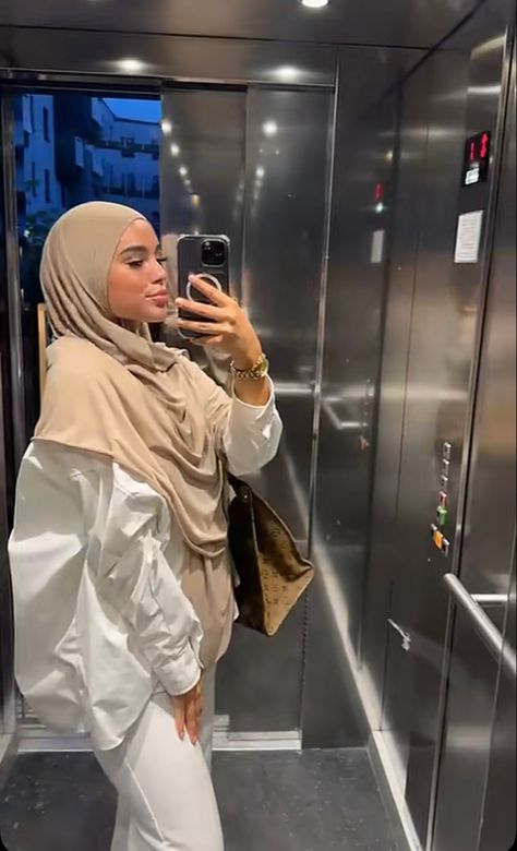 White Hijab Style, Street Hijab Fashion Casual, Elegant Hijab Outfit, Hijabi Outfits School, Hijabi Summer, Hijabi Summer Outfits, Hijabi Fashion Summer, Hijab Outfit Summer, X Monogram