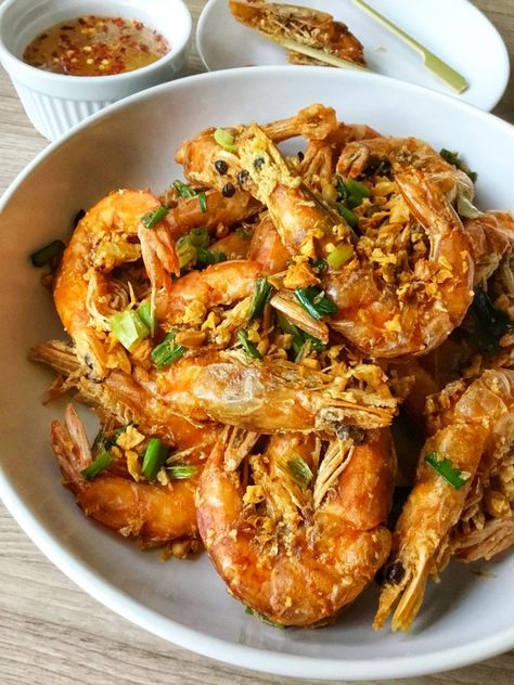 Garlic Shrimp Noodles, Garlic Fried Shrimp, Big Shrimp Recipes, Crispy Garlic Shrimp, Thai Garlic Shrimp, Crispy Fried Shrimp, Crispy Shrimp Recipes, Garlic Shrimp Recipes, Crispy Thai Shrimp