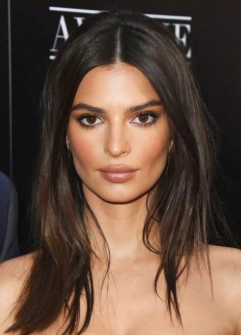 Matte Make Up, Makeup Contouring, Perfect Red Lipstick, Fall Hair Cuts, Beauty Make-up, Amal Clooney, Braut Make-up, Colored Eyeliner, Emily Ratajkowski