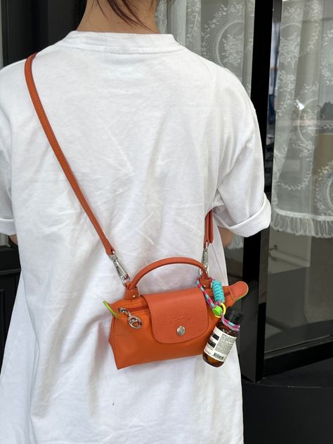 Wearing a white T is very matching with it.This color is really like carrot!! I add a strap for it sothat can be carried on. Longchamp Leather Bag, Longchamp Mini Bag, Longchamp Le Pliage Mini, Longchamp Mini, Ny Outfits, Online Consultation, Longchamp Bag, Dumpling Bag, Brand Handbags