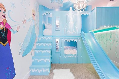 Top Villas on Instagram: "Do you want to build a snowman? Reunion Resort 85's Frozen inspired bedroom is perfect for any Disney Princess fan! #topvillas #villarental #frozen #disney #disneyprincessroom #dreamvacation #familytravel #orlando #roomgoals" Frozen Inspired Bedroom, Elsa Room, Disney Princess Room, Frozen Bedroom, Frozen Room, Art Ideas For Teens, Castle Bed, Amber Room, 5 Bedroom Villa