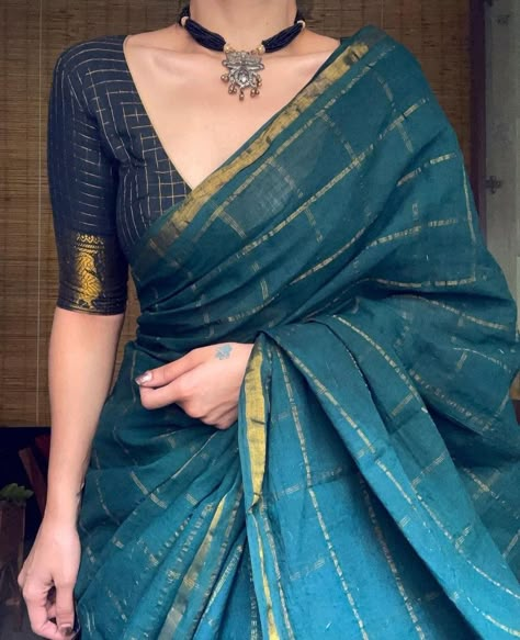 Saree Blouse Styles, Cotton Saree Blouse Designs, Saree Blouses Designs, Cotton Saree Blouse, Blouses Designs, Indian Saree Blouses Designs, Indian Fashion Saree, Blouse Back, Saree Blouse Designs Latest