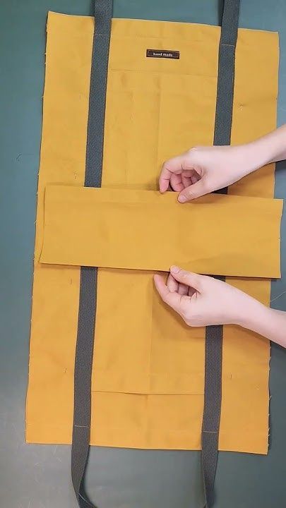 Making A Tote Bag, How To Make A Bag Out Of Fabric, How To Make Paper Bags, Make Up Bags Ideas, How To Make Paper Bag, Cute Tote Bag Ideas, Canvas Fabric Projects, Tote Bag Diy Tutorial, Tas Canvas