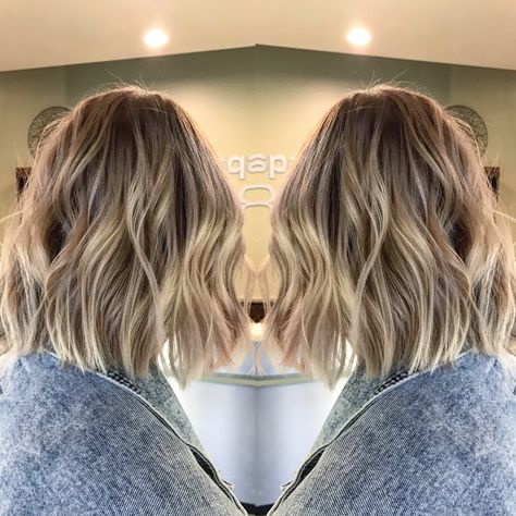 Root Smudge Brunette To Blonde Short Hair, Highlight And Root Smudge, Highlights With Smudge Root, Highlight Shadow Root, Smudge Root Blonde Balayage, Highlights Smudge Root, Root Blonde Balayage, Smudge Root Blonde, Blonde Root Stretch Bob