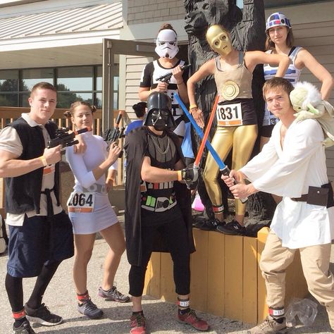 Star Wars group costume Star Wars Running Costume, Creative Group Costumes, Matching Costumes Halloween, Halloween Decorations Funny, Costumes For Best Friends, Girl Group Halloween Costumes, Group Halloween Costume Ideas, Star Wars Halloween Costumes, Best Group Halloween Costumes