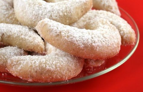 Crescent shaped Greek Wedding Cookies Simple Holiday Cookie Recipes, Potluck Food, Almond Crescent Cookies, Crescent Cookies, Christmas Eats, Wedding Cake Cookies, Best Holiday Cookies, Greek Sweets, Holiday Cookies Christmas