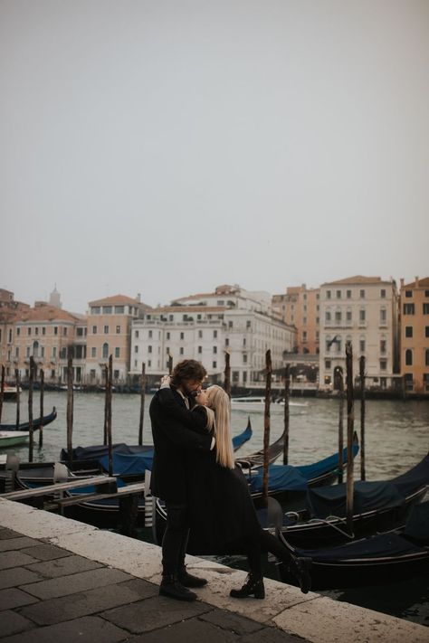 Venice Photo Ideas, Photos In Venice, Venice Couple, Venice Photoshoot, Aesthetic Venice, Venice Fashion, Venice Aesthetic, Female Photoshoot, Venice Photos