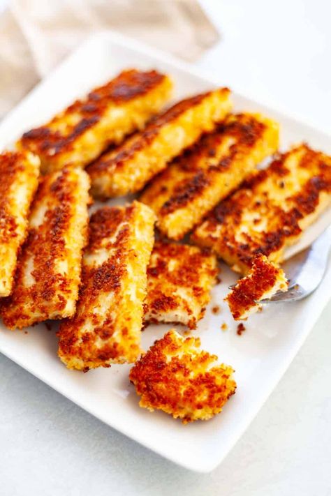 Tofu is dredged in seasoned panko and quickly pan-fried to make crispy, crunchy tofu schnitzel. A delicious and versatile vegetarian dinner. Serve with pasta, rice, grains bowls, or make a tofu burger! #dinner #vegetariandinner #tofu #schnitzel #panko #vegetarian Tofu Burger, Luau Food, High Protein Vegan Recipes, Tofu Stir Fry, High Protein Vegan, Crispy Tofu, Baked Tofu, Fried Tofu, High Protein Snacks