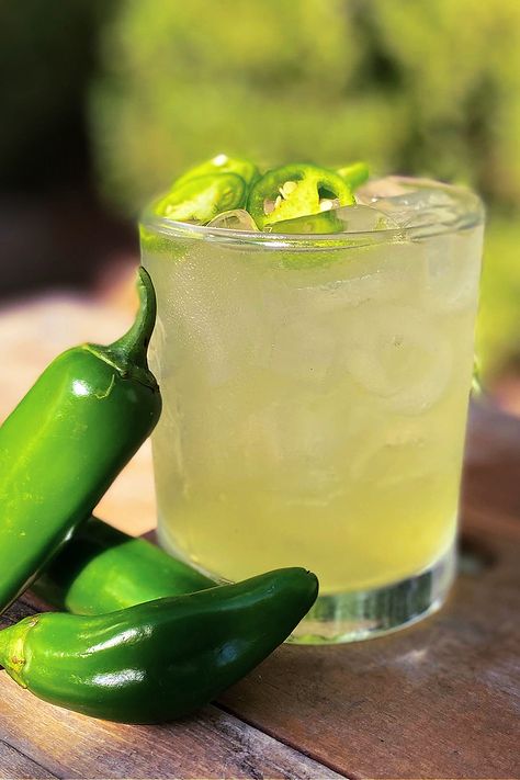 Things are sure to heat up with this jalapeño and vodka cocktail! This spicy summer cocktail combines lemon, jalapeño, bubbly water and New Deal Vodka ($24.95) for a deliciously refreshing drink on a warm day. Vodka Jalapeno Cocktail, Cocktails With Jalapeno, Jalapeno Drinks Vodka, Spicy Cocktails Vodka, Jalapeno Alcoholic Drinks, Jalepeno Vodka Recipes, Spicy Vodka Drinks, Spicy Alcoholic Drinks, Spicy Vodka Cocktails