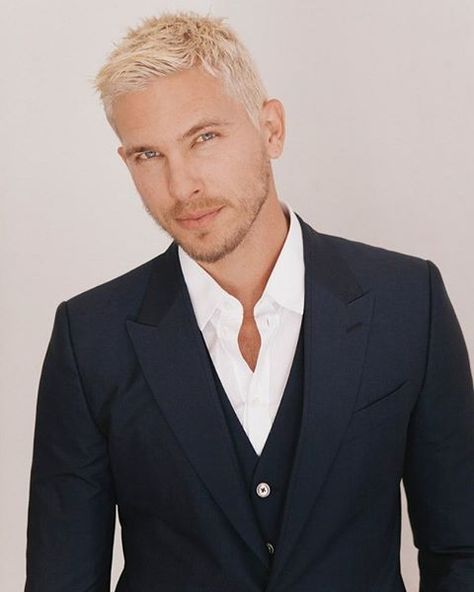 #zude #zero #adamsenn Adam Senn, Belle Blonde, Party Suits, Weekend Outfit, Actor Model, Fashion Pictures, Casual Wear For Men, Beauty Women, Fitness Fashion